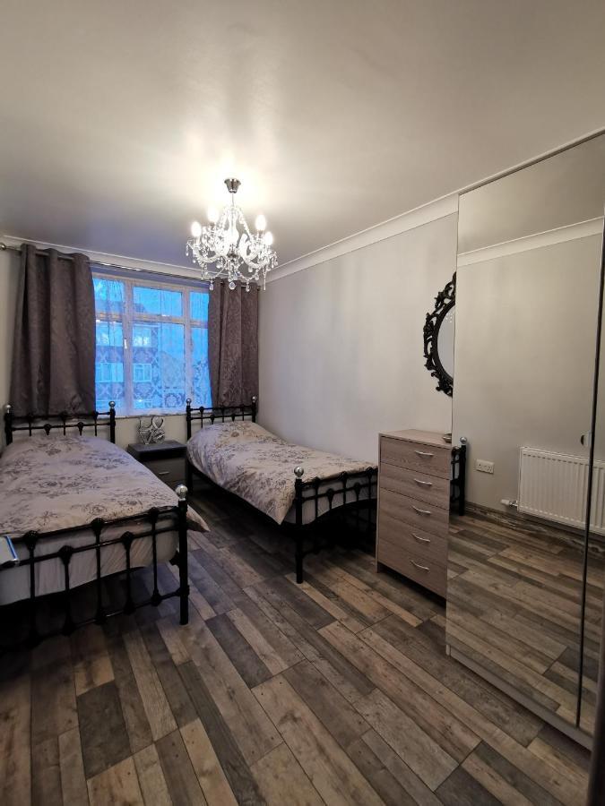Palaz 2 - 2 Bedroom Flat Edmonton Exterior photo